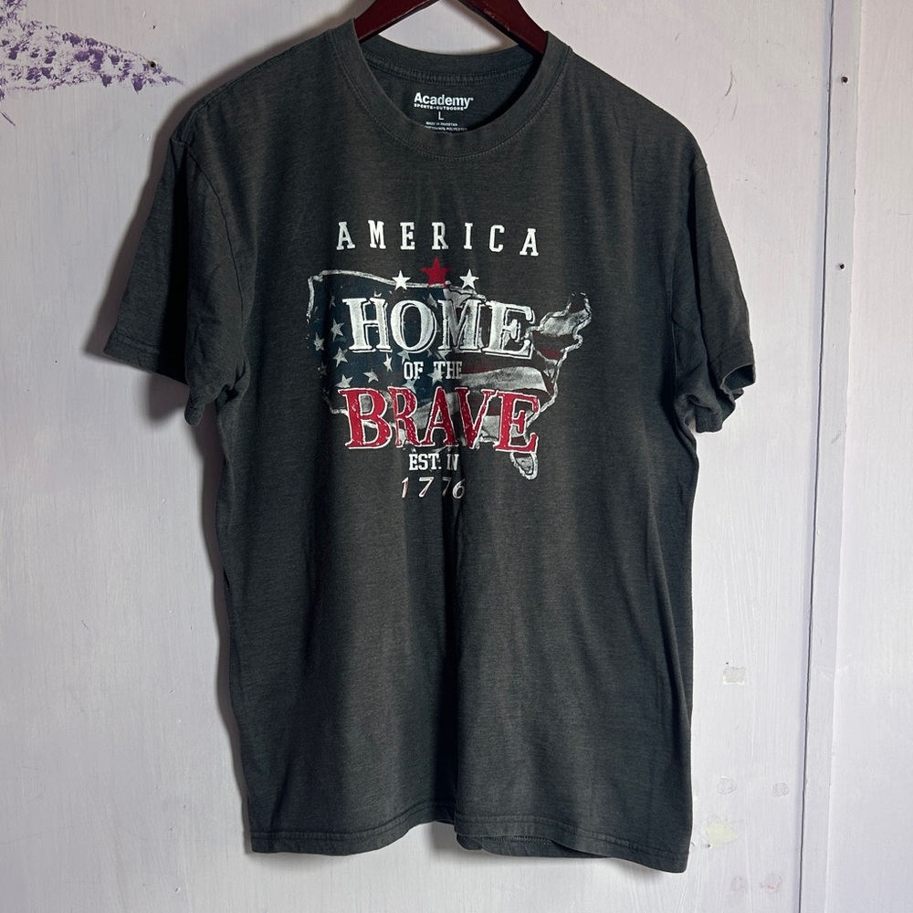 Academy Graphic T-Shirt with Patriotic Design size L.